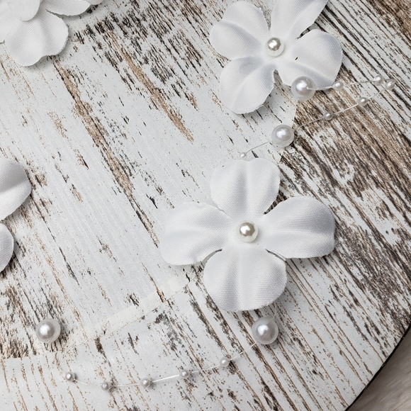 White Flower Boho Hair Vine - Picture 4 of 7